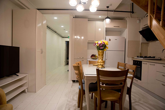 The Walnut Loft iç mekânından bir kare