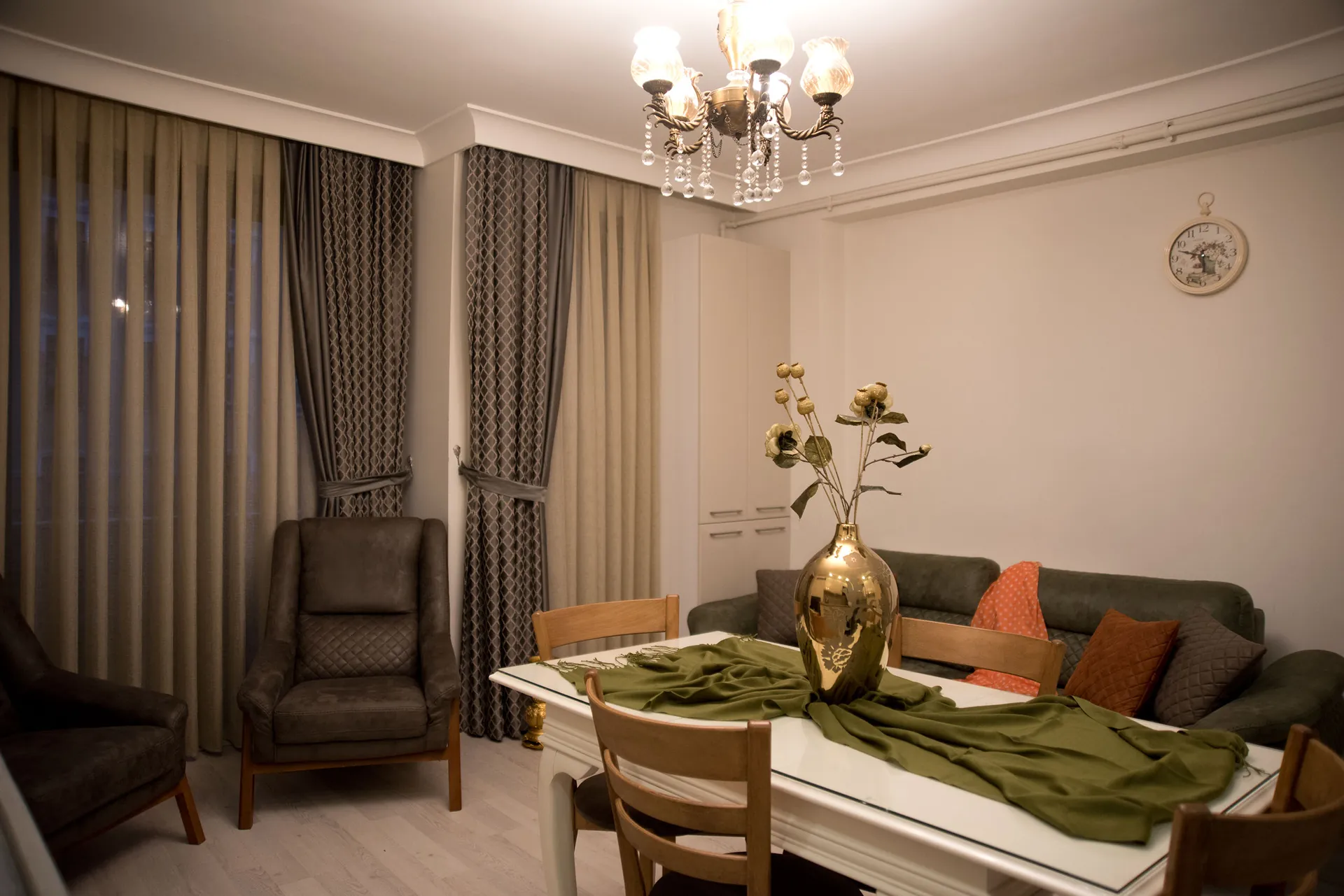 The Grand Salon'un oturma ve yemek alanı