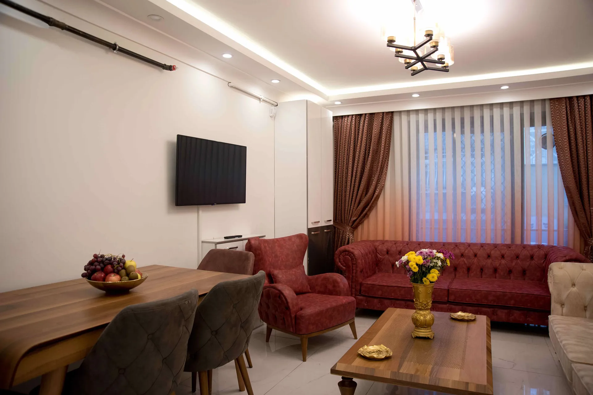 Nupelda residence'larından birinde akşam ışığındaki salon