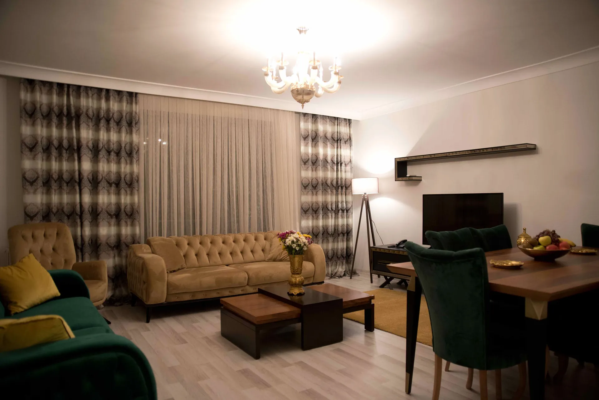 The Grand Salon iç mekânından bir kare